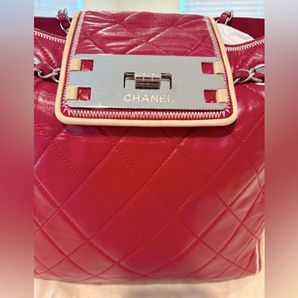 ♥️❤️ RARE CHANEL in RED LAMBSKIN Tote❣️ #Hermes #Fendi #Dior #Prada #Valentines - Picture 6 of 16